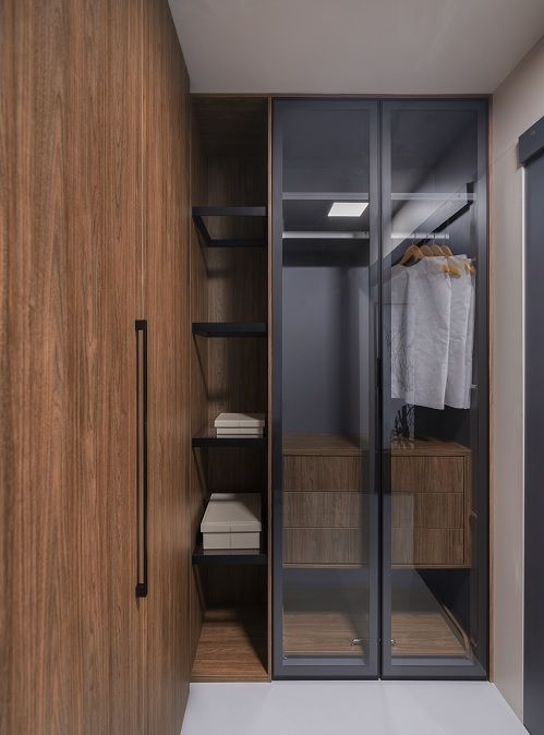 Closet planejado em Curitiba com materiais de alta qualidade e acabamento sob medida, desenvolvido pela Batel Select para garantir durabilidade e design sofisticado.
