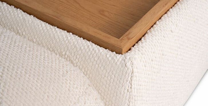 Mesa orgânica para sofá de alto padrão, design moderno e funcional, ideal para complementar a sala de TV e o conforto da família.