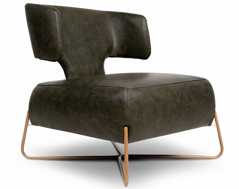 Poltrona de couro legítimo clássica com pés de metal amadeirado e suporte alto para as costas, design de alto padrão da Batel Select.