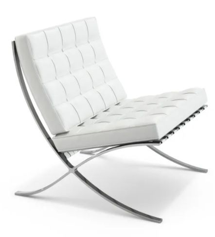 Escolha poltronas com base metálica e design minimalista para trazer sofisticação e leveza ao seu ambiente de alto padrão. Poltrona moderna com estrutura cromada e estofado branco, perfeita para salas de estar elegantes em Curitiba.