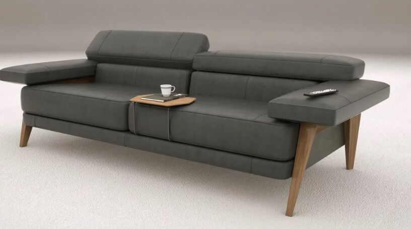 Sofá clássico em couro legítimo, com laterais em madeira nobre, design de alto padrão que une elegância tradicional e linhas modernas. Estrutura robusta, acabamento refinado e conforto superior, ideal para ambientes sofisticados e contemporâneos.