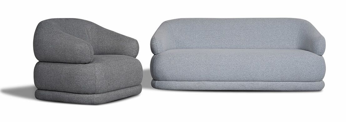Sofá orgânico compacto de alto padrão em Curitiba, formato oval em tecido verde musgo, encosto curvo e almofadas soltas, ideal para ambientes sofisticados.