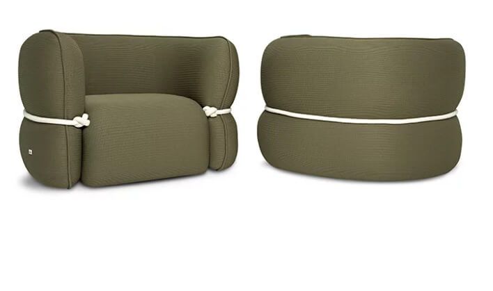 Poltrona orgânica redonda de design contemporâneo, apresentada em vista frontal e traseira. Estrutura robusta em madeira maciça, com linhas curvas e acabamento de alto padrão. Estofamento confortável, ideal para ambientes sofisticados e modernos.