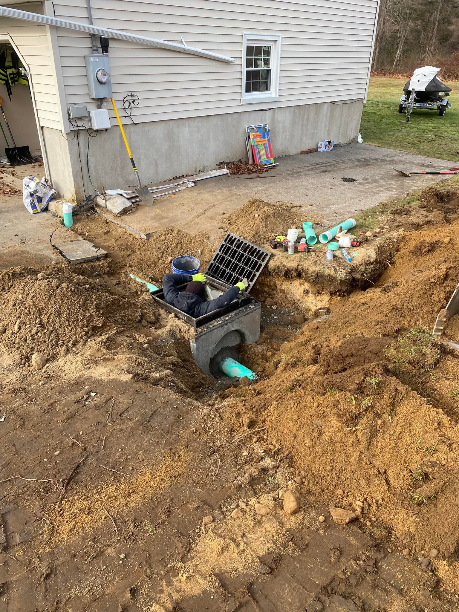 A man wearing a mask is holding a box of pizza