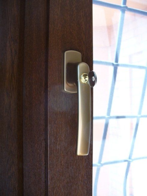 maniglia finestra in alluminio