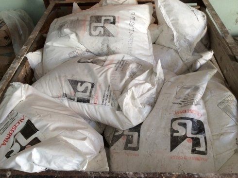 sacchi di cemento per opere in cantiere