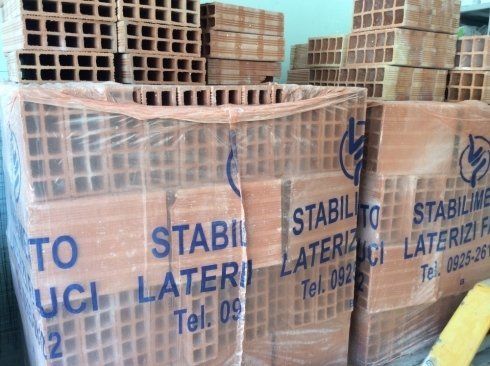 stock di mattoni per costruzioni edili