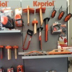 esposizione di strumenti da cantiere