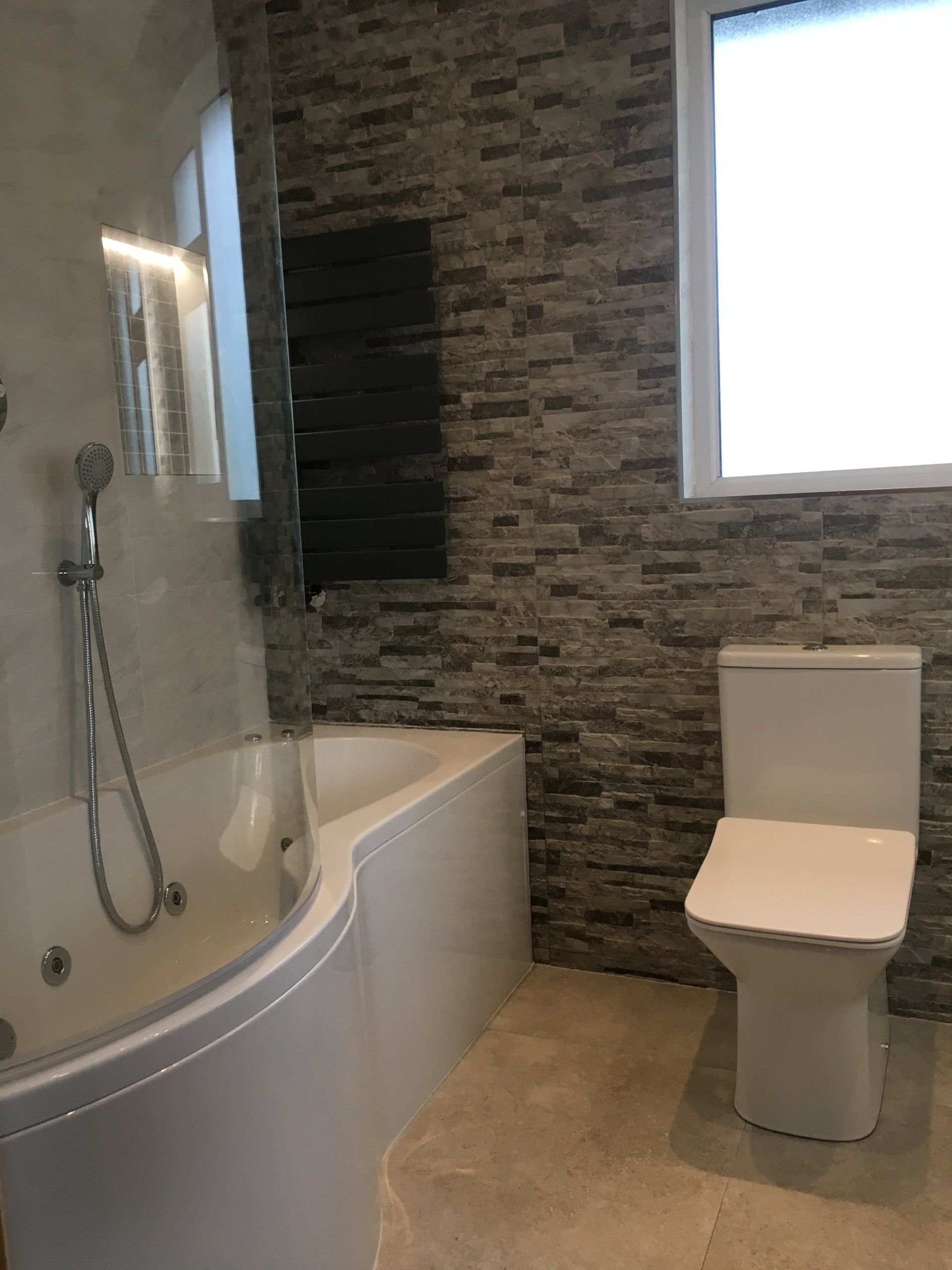 Bathroom stone effect cladding tiles P shaped jacuzzi showerbath