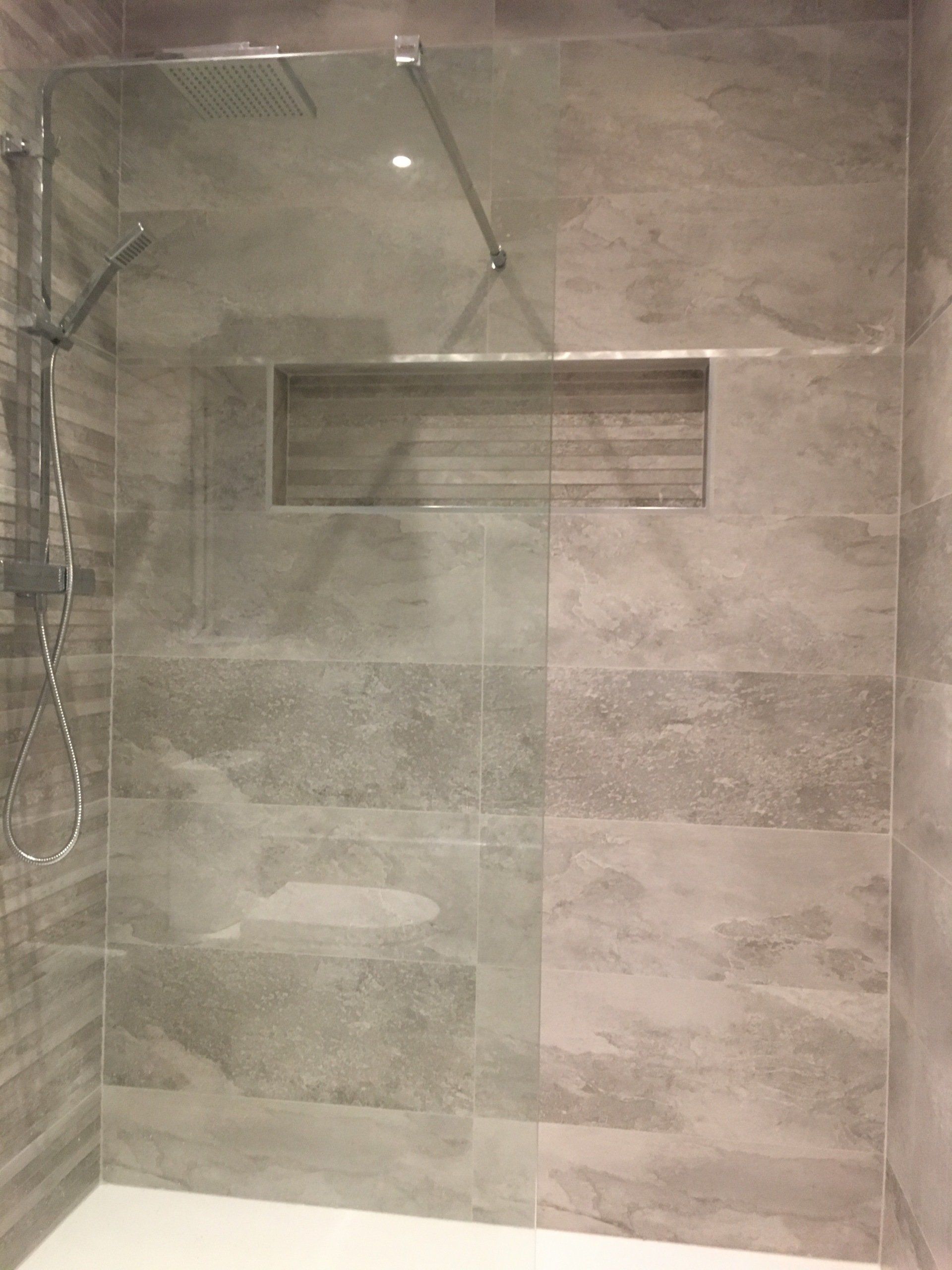 Wallk in shower, wetroom, white slate tray