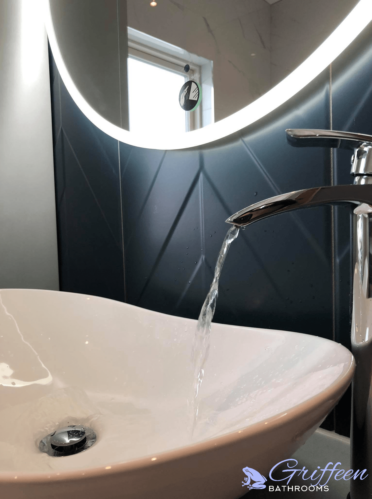 round mirror, LED mirror, freestanding basin, basin, tap, bathroom, bathroom renovation