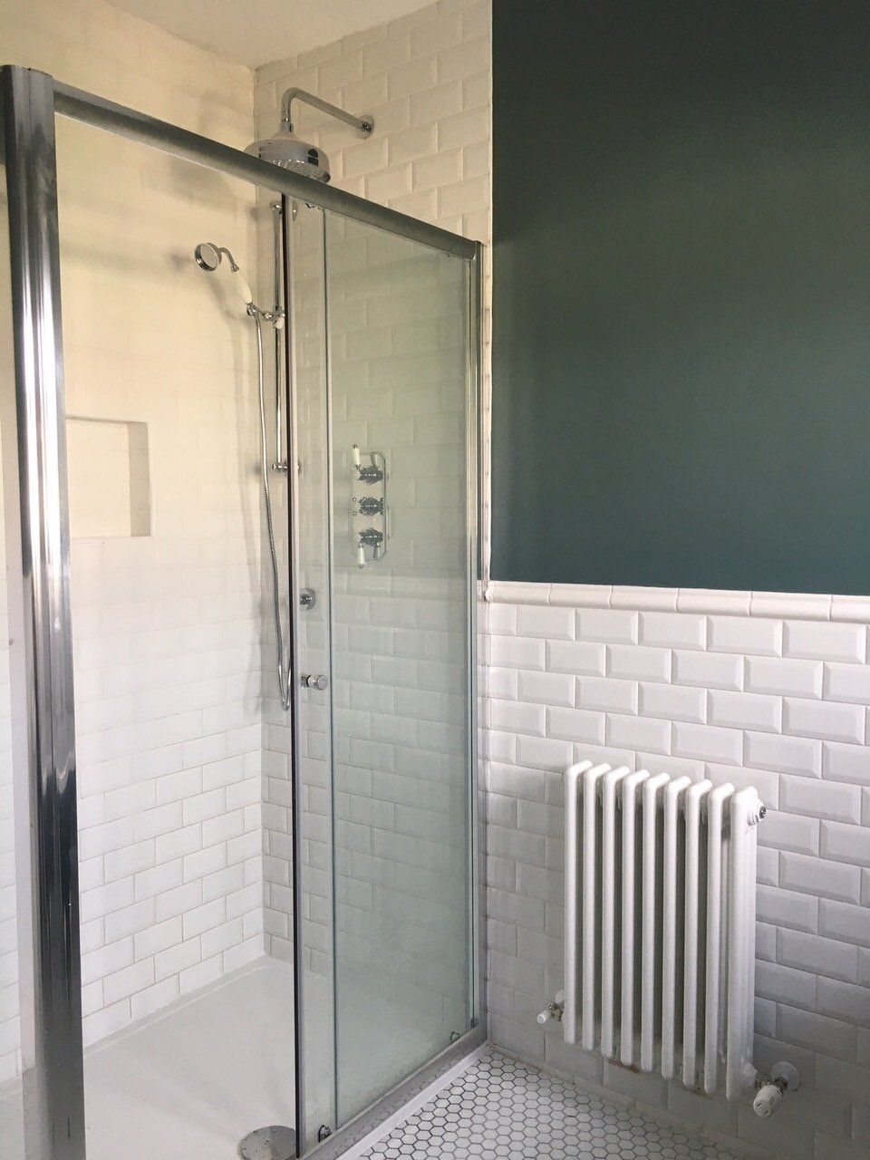 Traditional style bathroom renovation, white subway tiles, by Griffeen Bathrooms