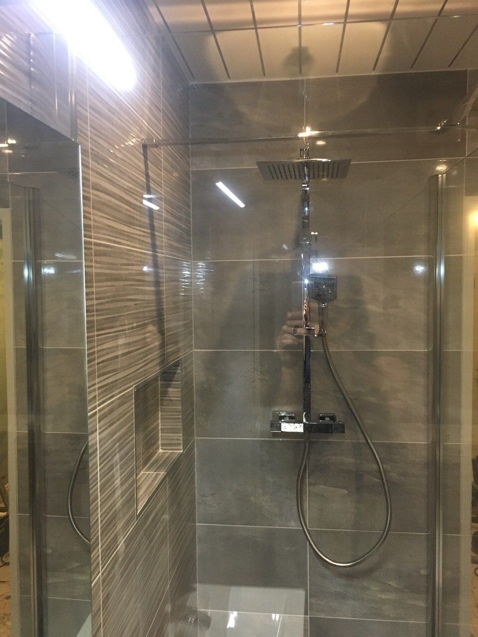 Thermostatic shower kit with rainwater shower head and handset with slide rail kit. Grey tiles