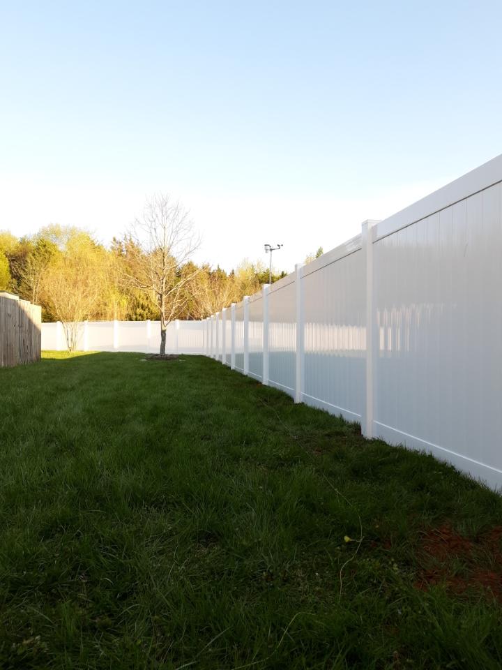 residential modern medal fence contractor in Clarksville, TN
