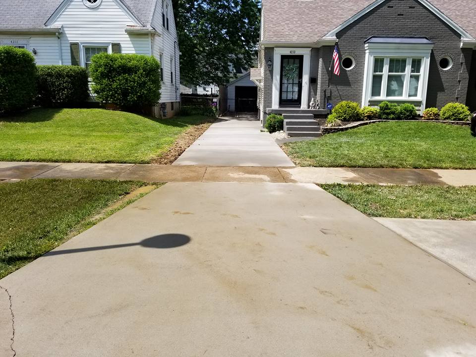 Outside Pathway — Outdoor Crossing Pathway in Louisville, KY