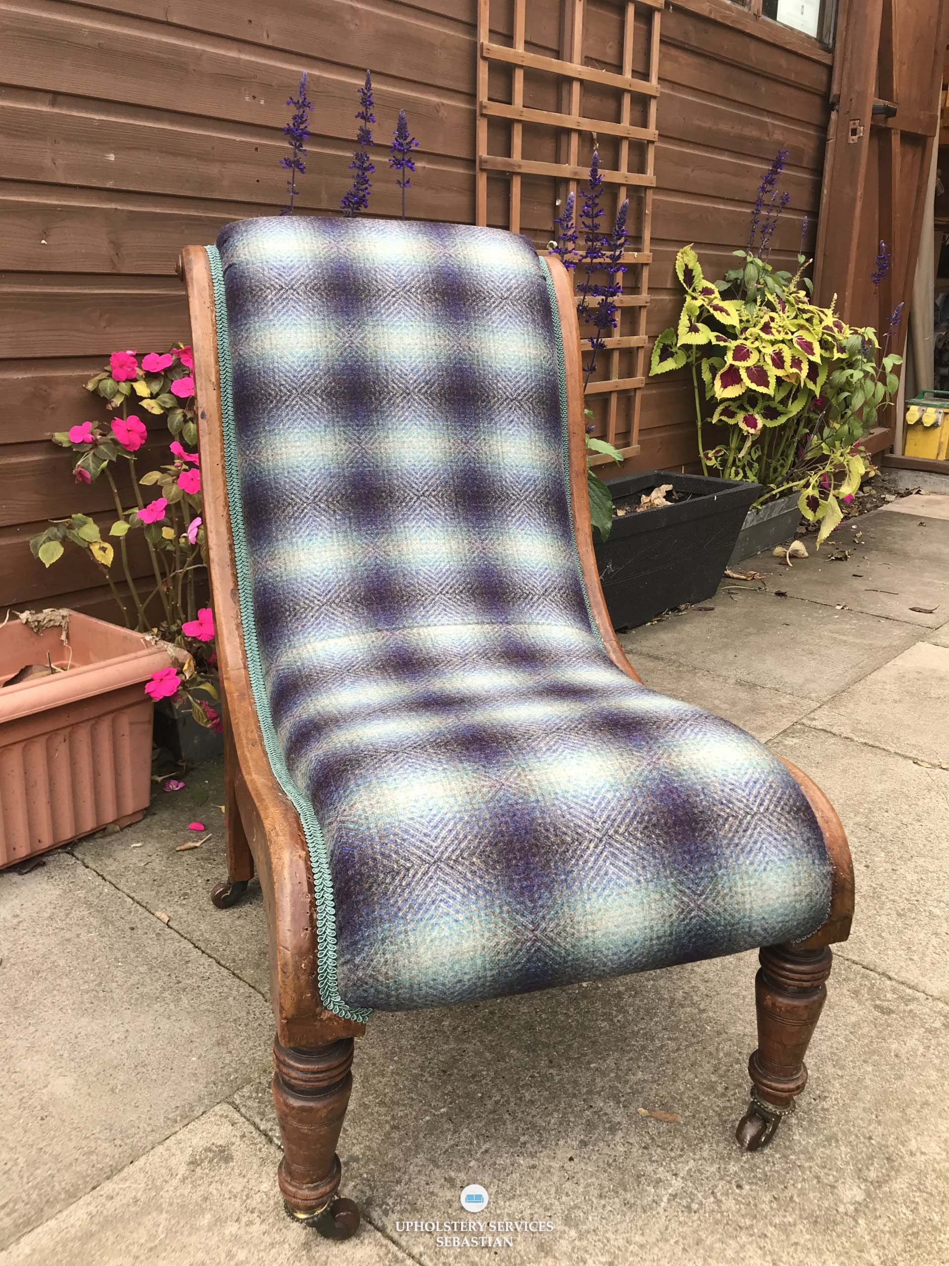 Slipper chair in wool fabric