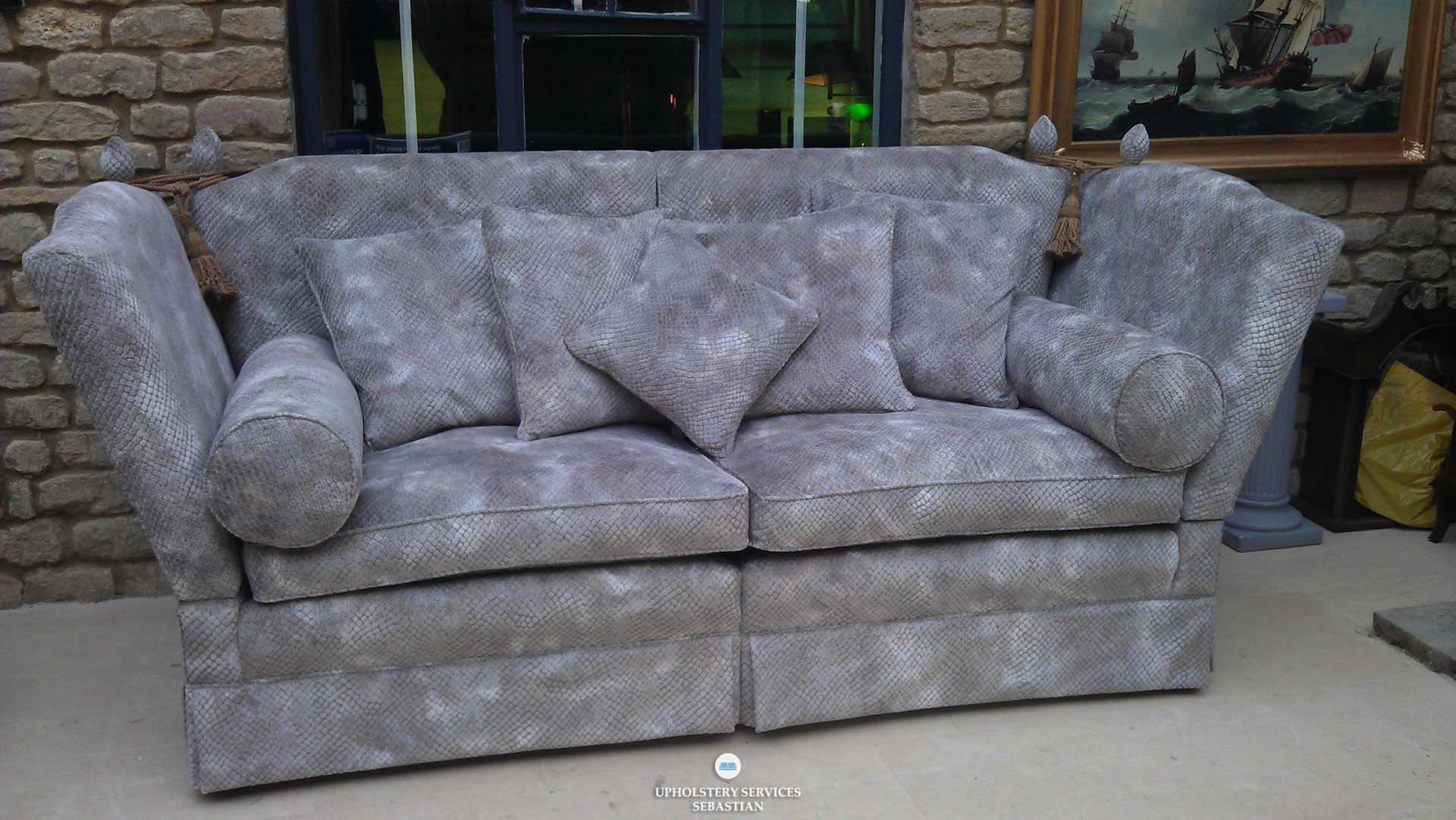 Drop arm sofa