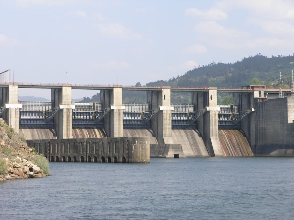 Carrapatelo Dam