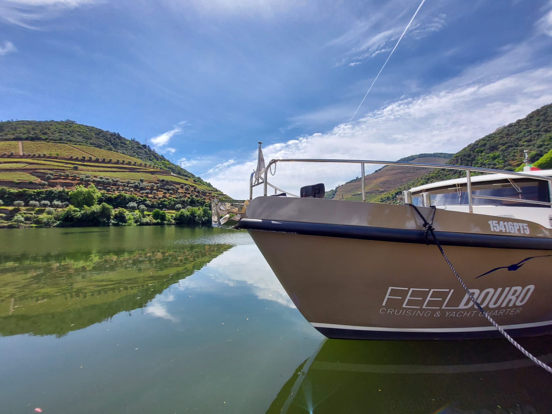 A boat with the name feb douro on the side of it