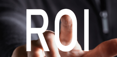 A person is pointing at the word roi with their finger