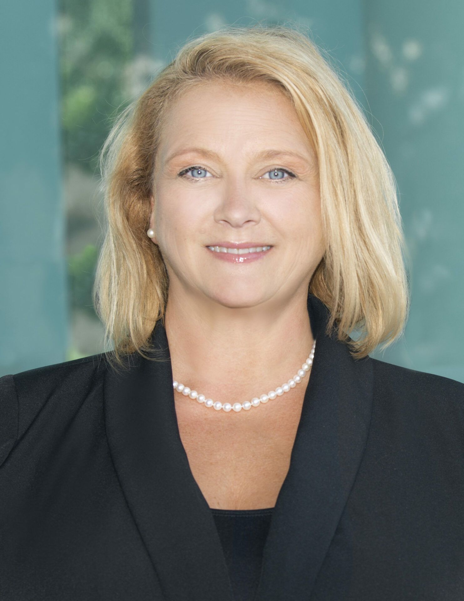 Holly Hacker Headshot