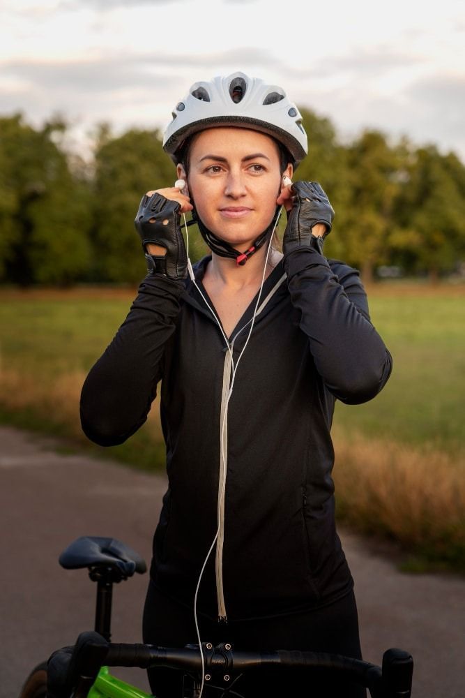 factors to consider before cycling with earphones