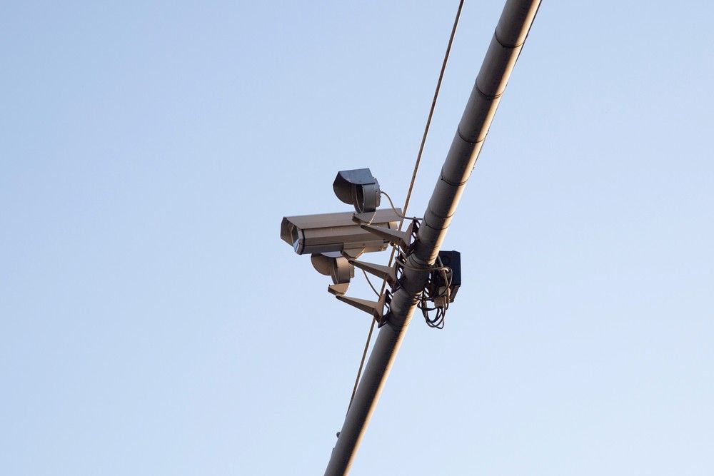 Tracking cameras installed on an intersection mast to track all types of road traffic