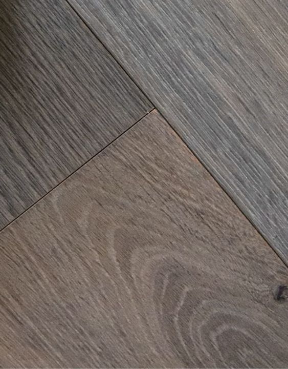 Campioni di parquet in diversi legni pregiati.