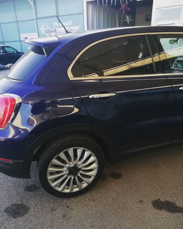 Auto blu a noleggio
