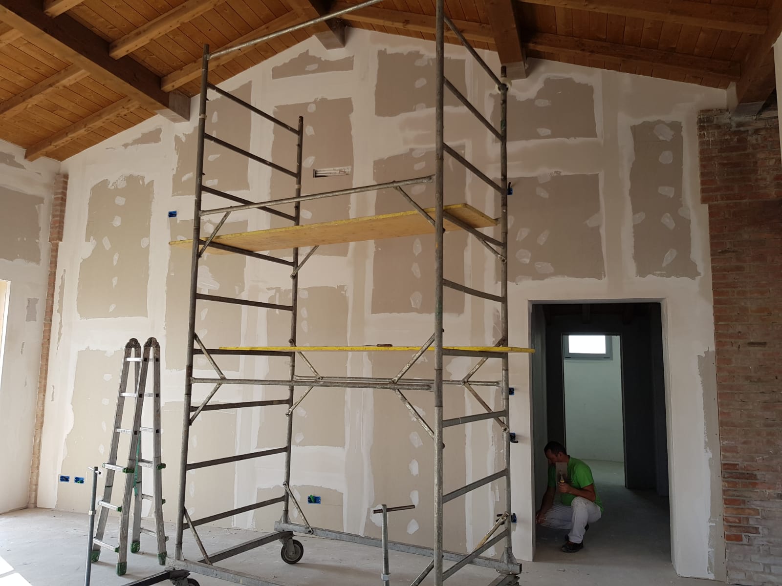 impalcatura per servizi di tinteggiatura di interni