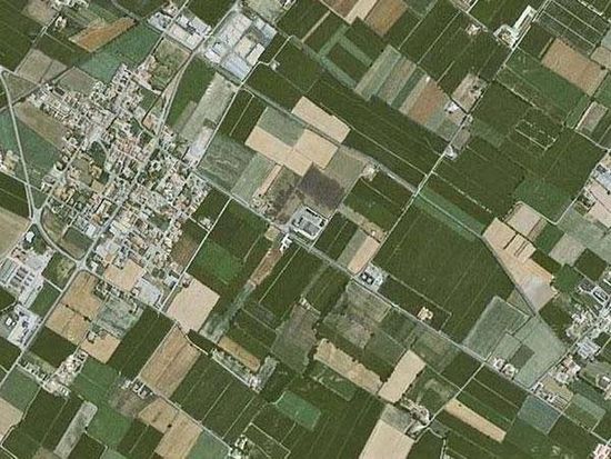 visuale aerea di una zona agricola