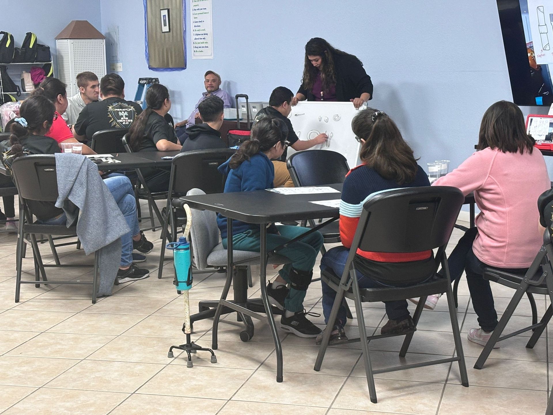 A group of people are sitting at tables in a room.