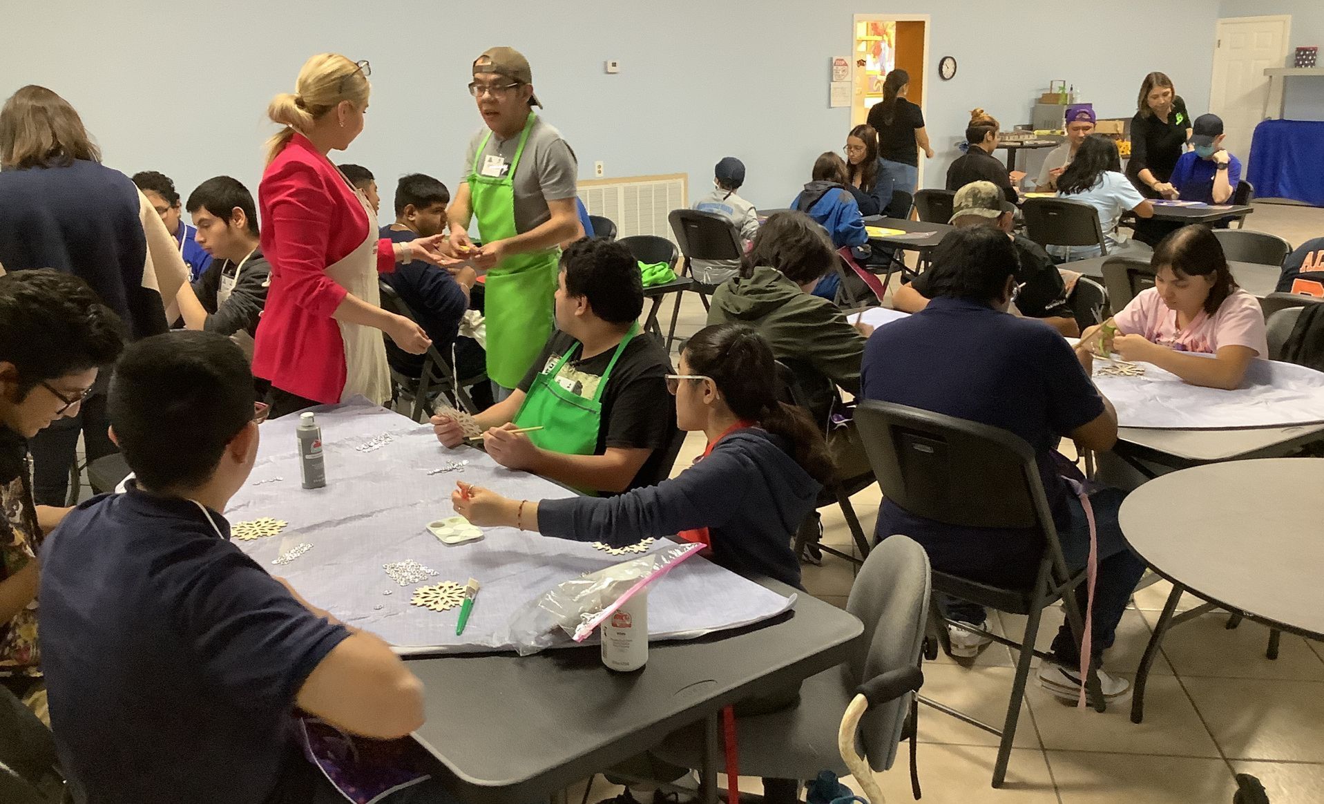 A group of people are sitting at tables in a room.