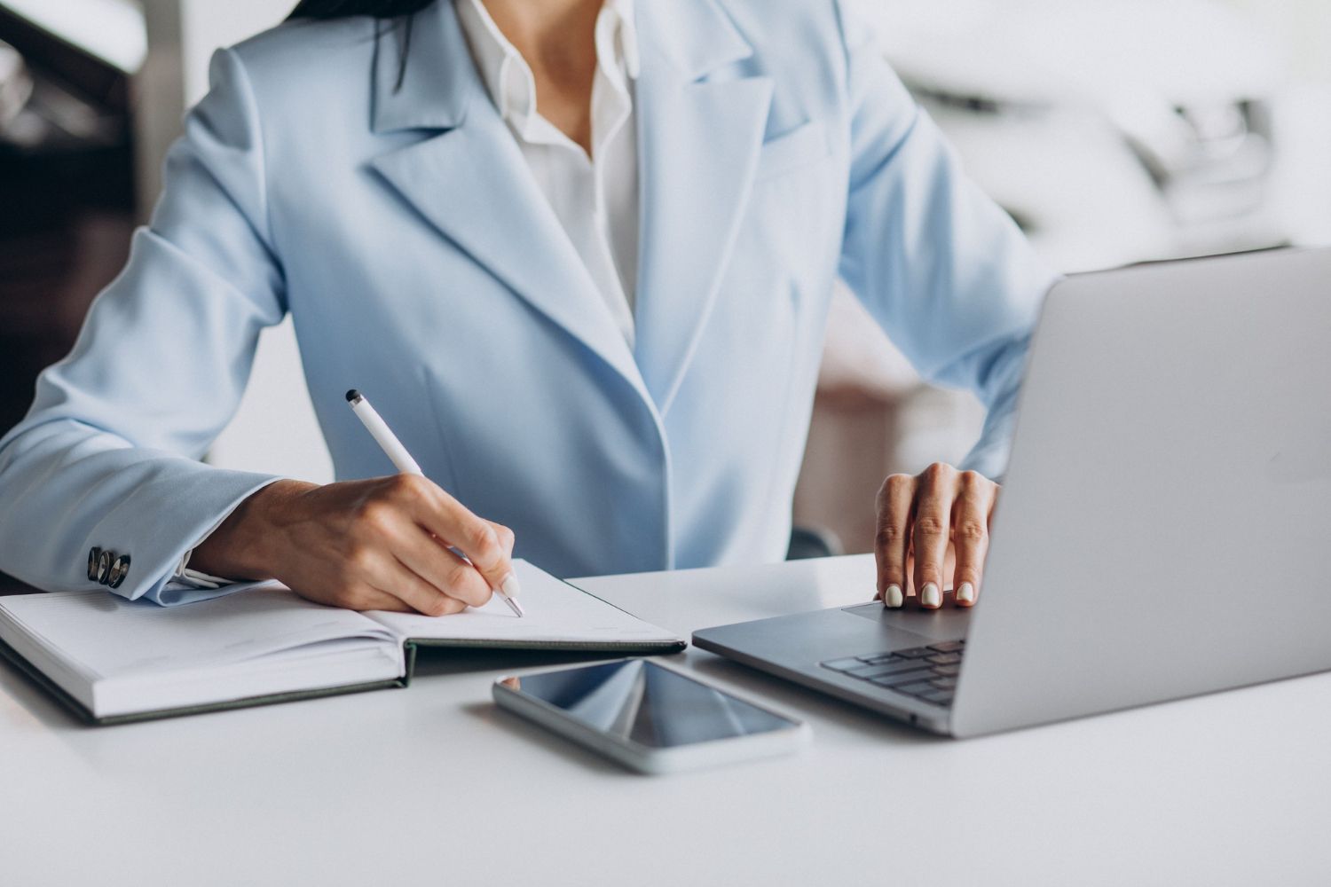 online paralegal school