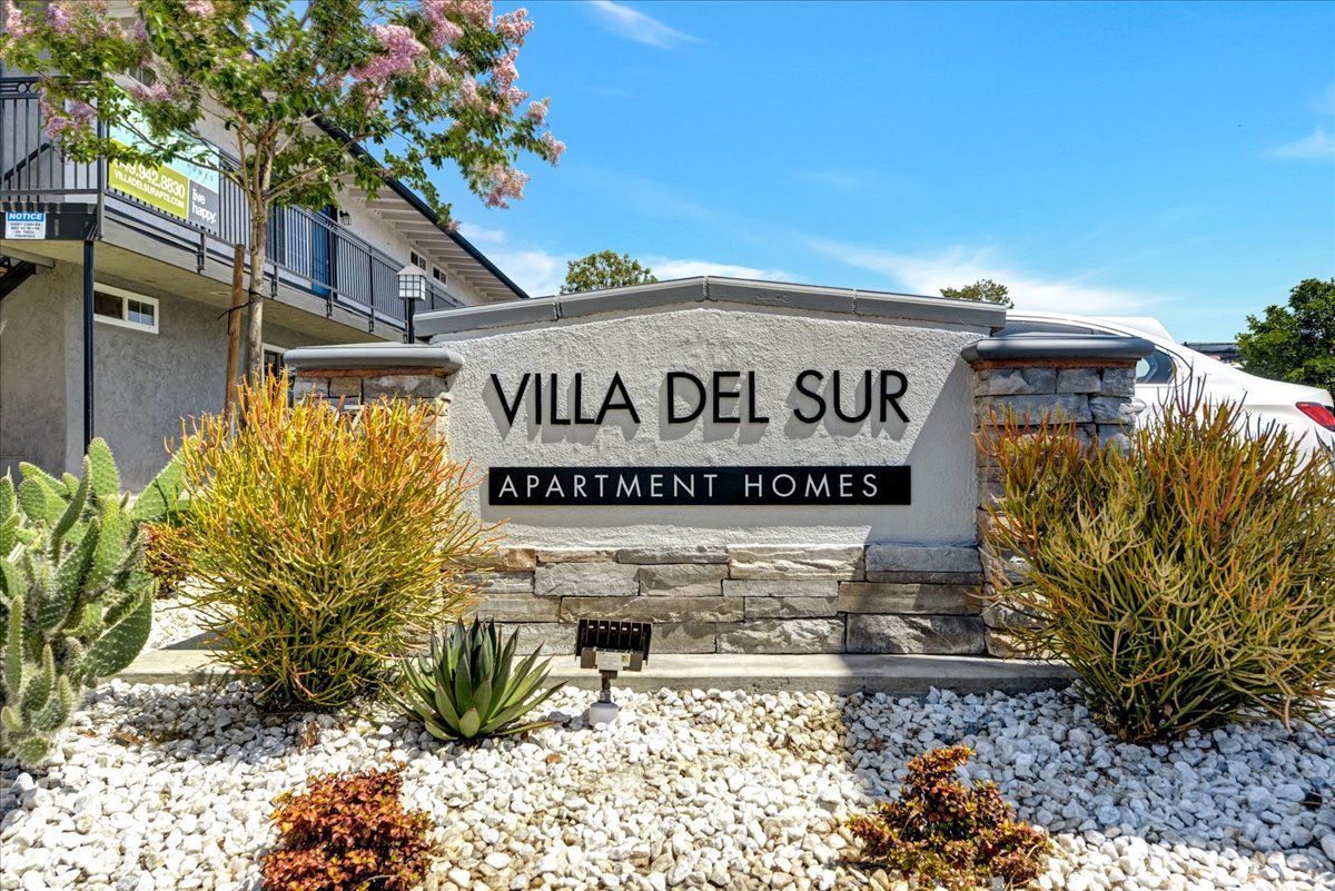 Villa Del Sur Community Sign