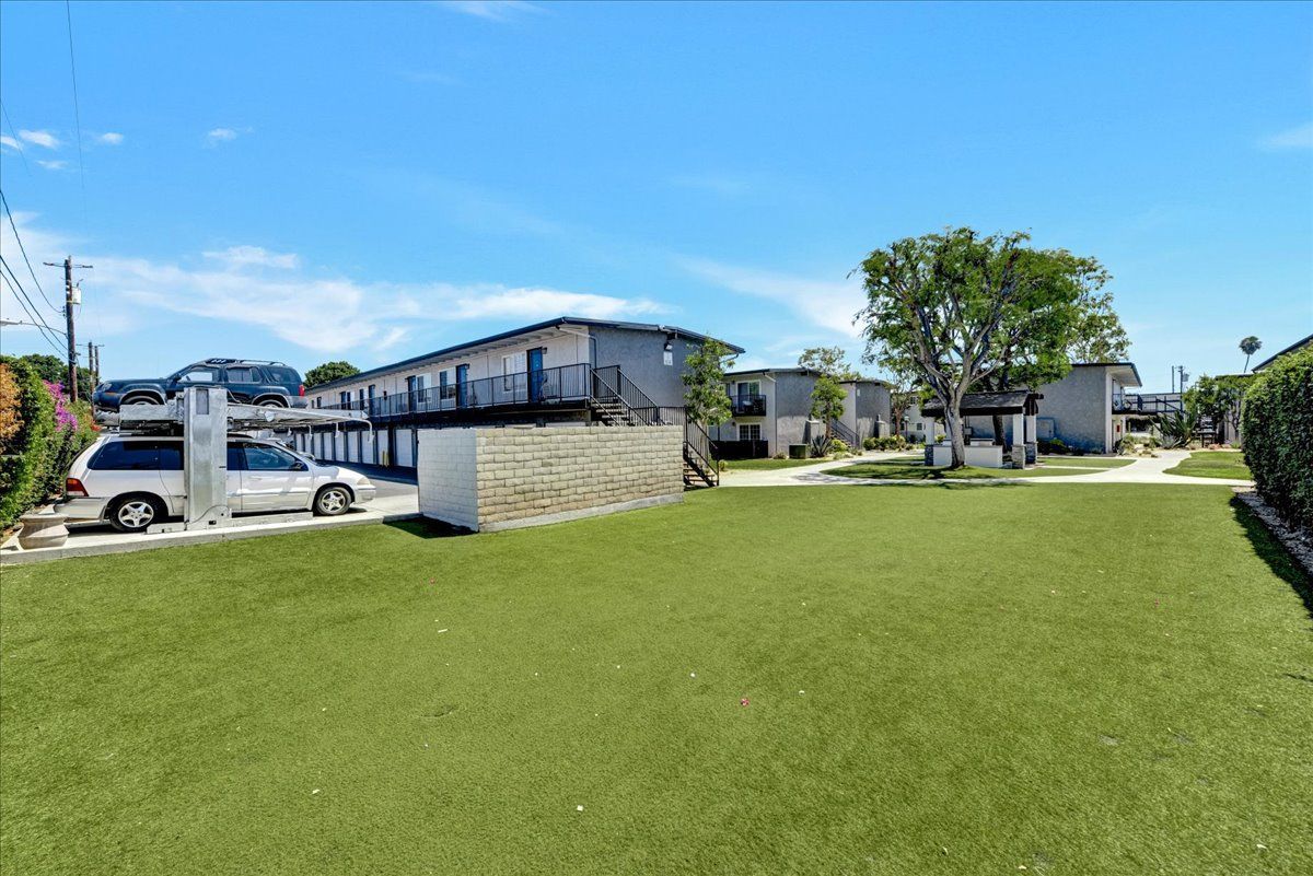 Villa Del Sur apartment building grass area