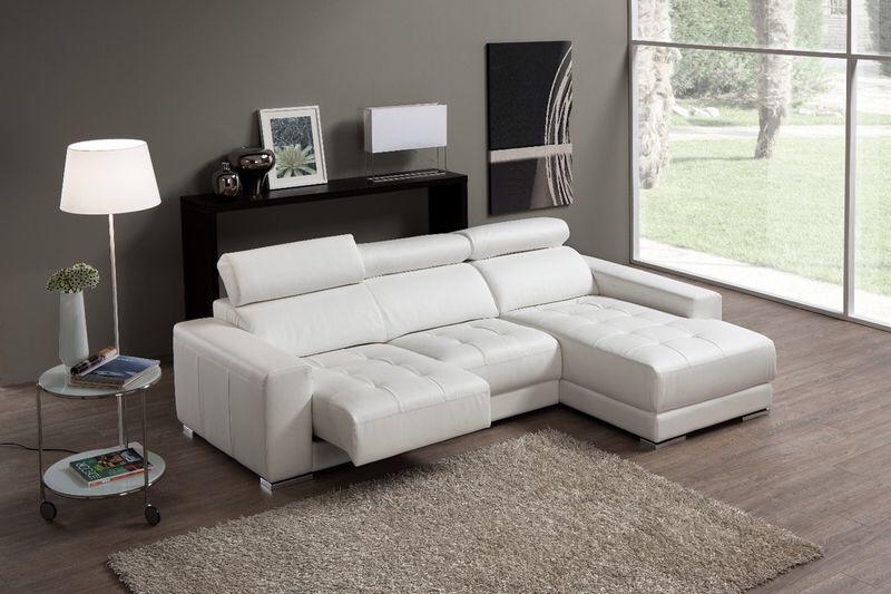 Divano bianco con penisola