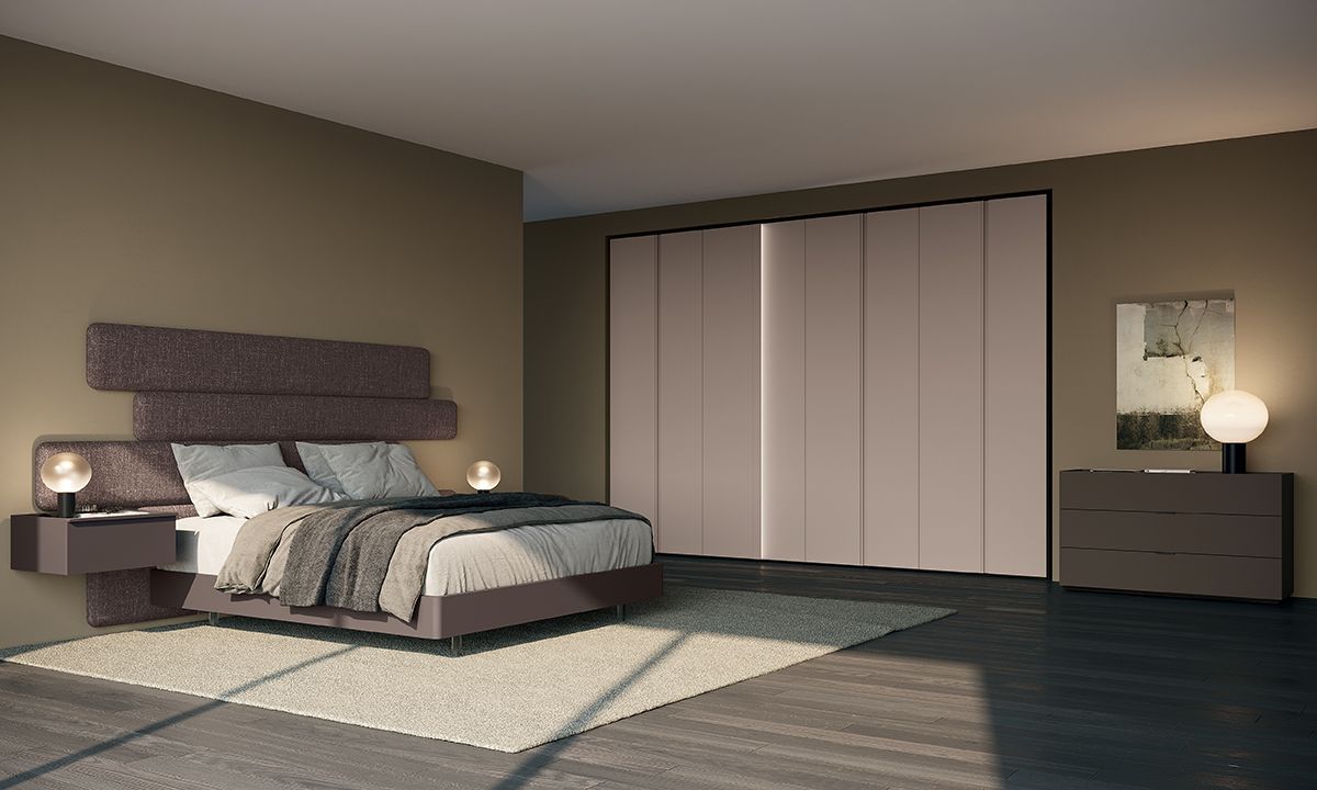 Camera da letto con letto, comodini sospesi, ampio armadio, tonalità neutre, tappeto e opere d'arte.