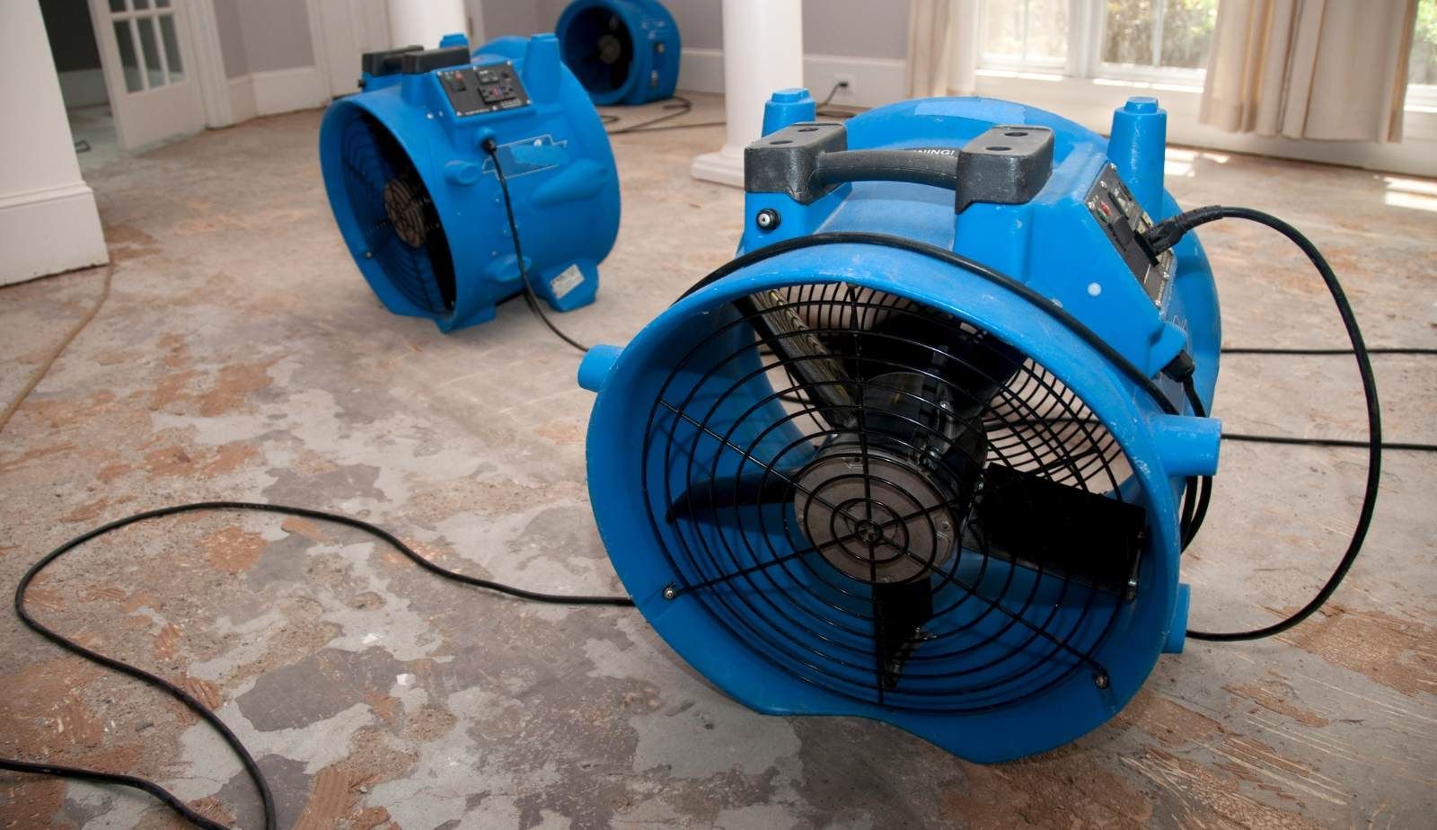 Smoke odor removal with hydroxyl generators and HEPA filtration by Drymax in Lafayette, LA.