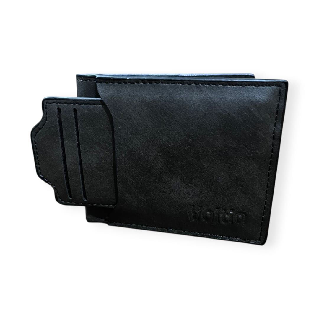 Cartera de piel negra con múltiples ranuras para tarjetas y un clip para billetes.