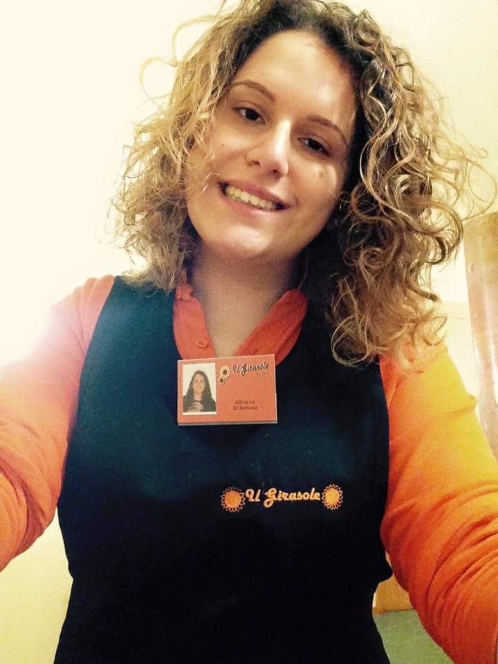 impiegata con divisa il girasole