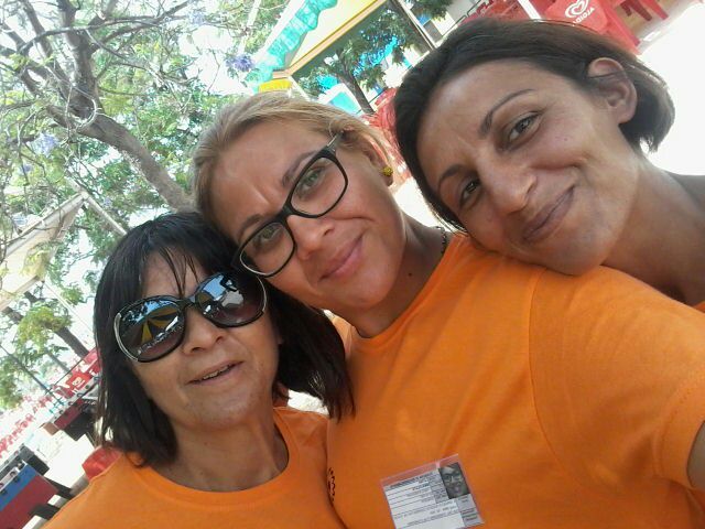 tre addette alle pulizie dell'azienda