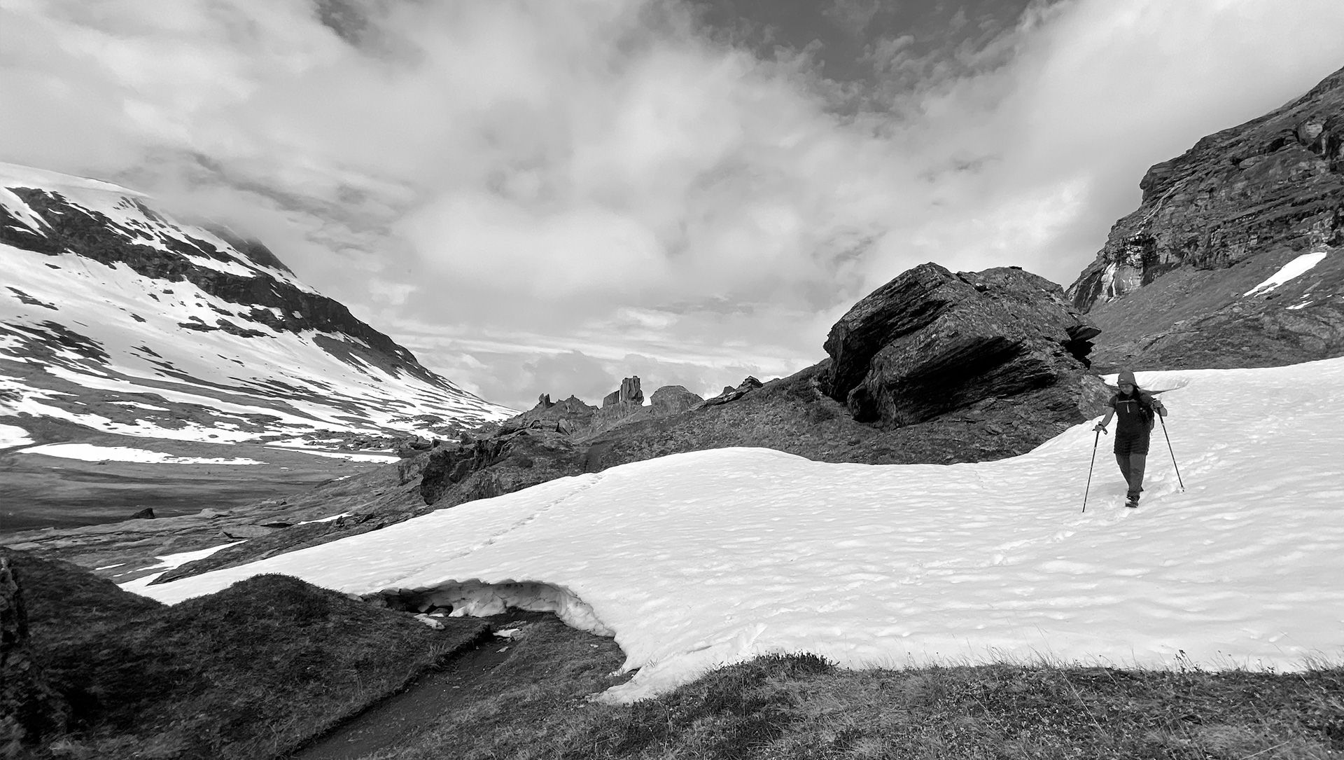 Yahnny hiking over a snowfield in Swedish Lapland