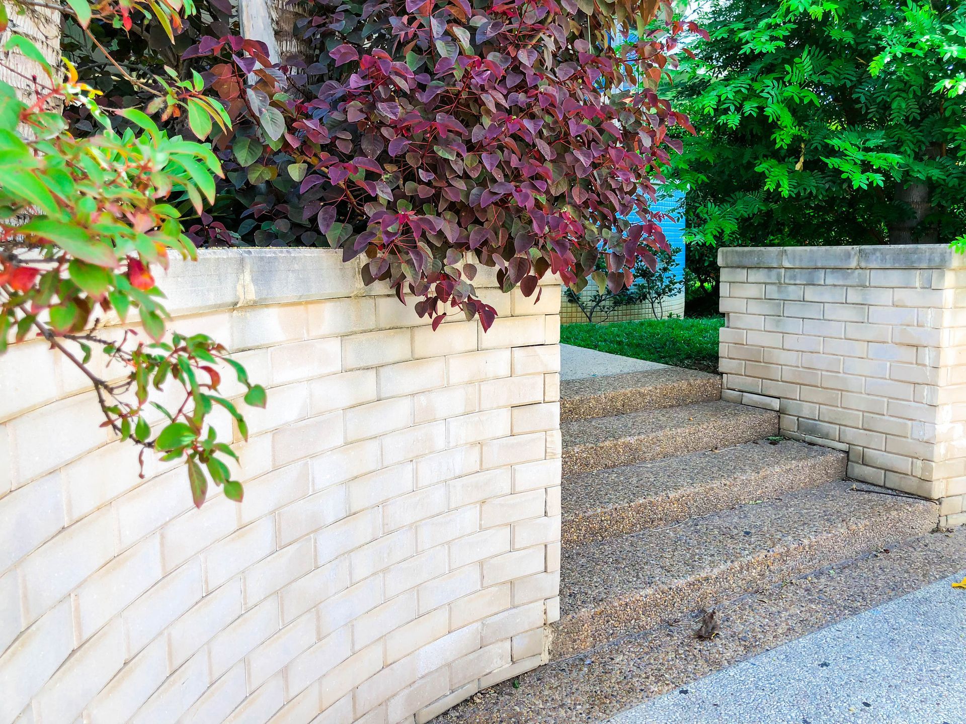A white brick wall with stairs leading up to it