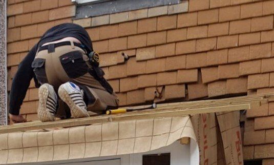 Picture of Roofers Akron repairing a flat roof