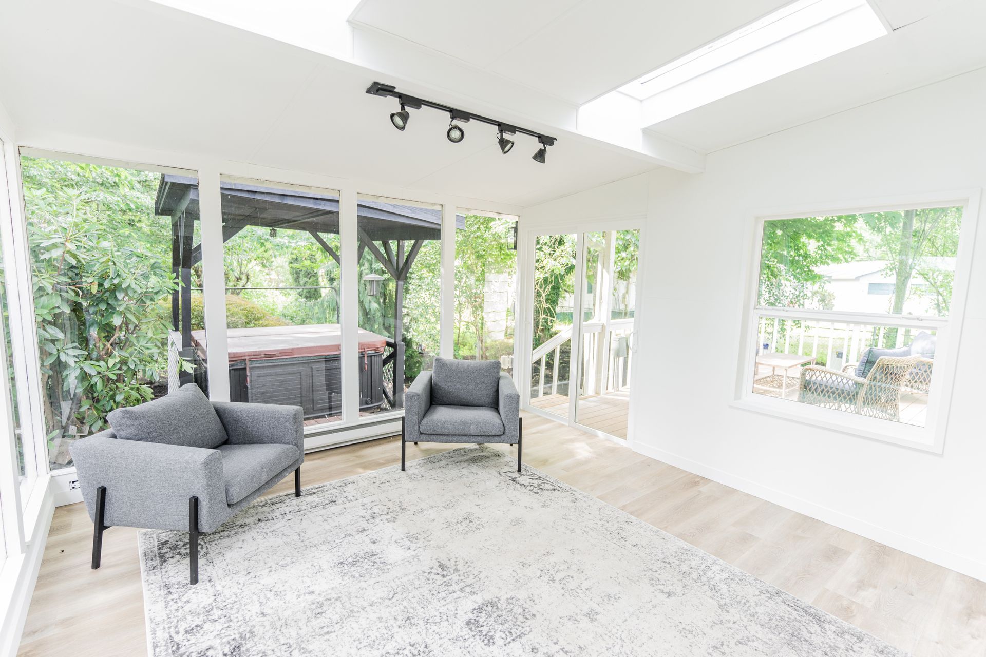 A living room with two chairs and a rug.