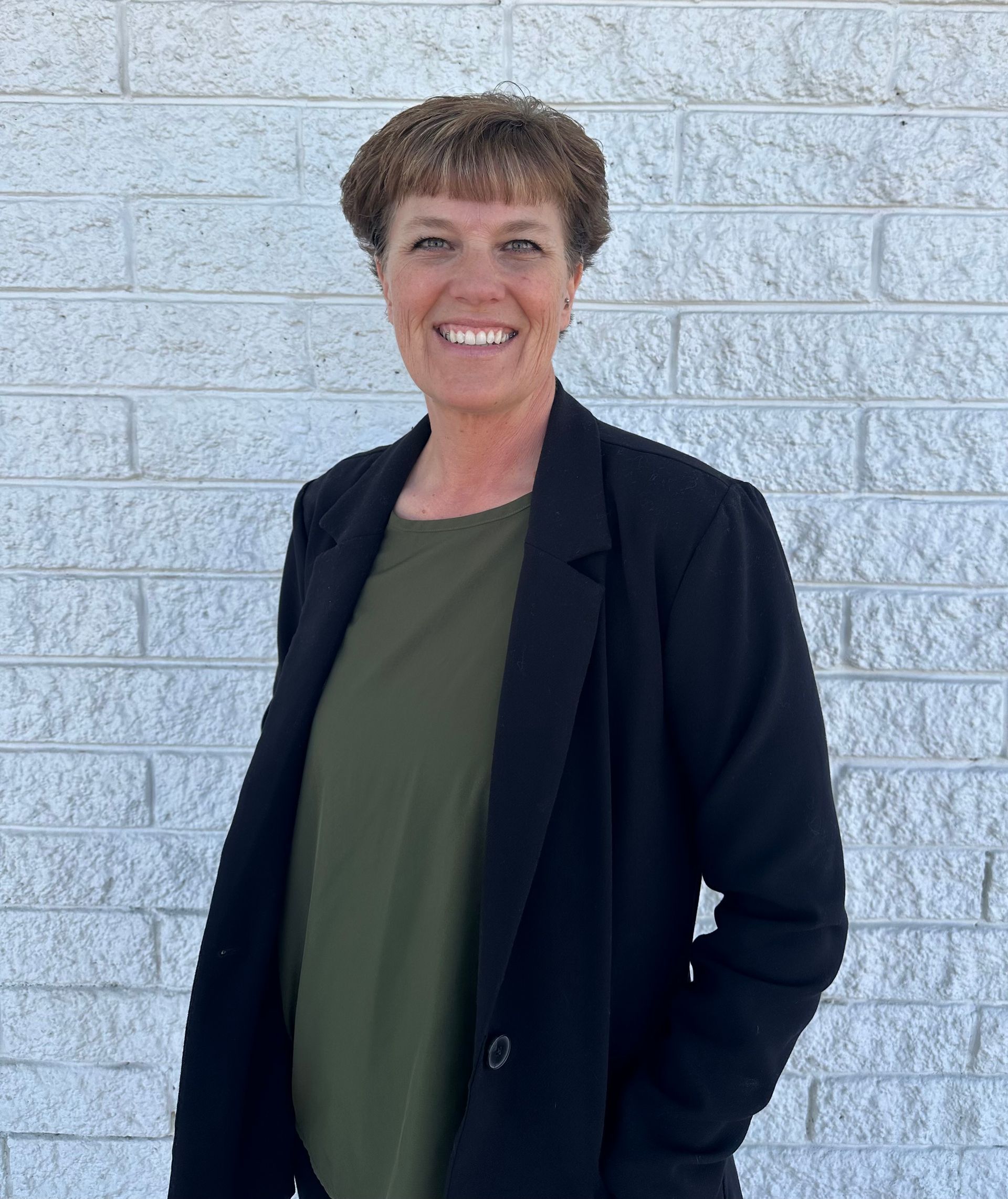 Silhouette of a man in profile, looking to the right.