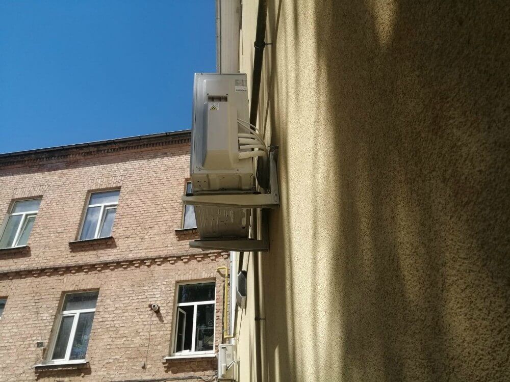 Jaunu dzesēšanas iekārtu montāža Delisnack telpās 3