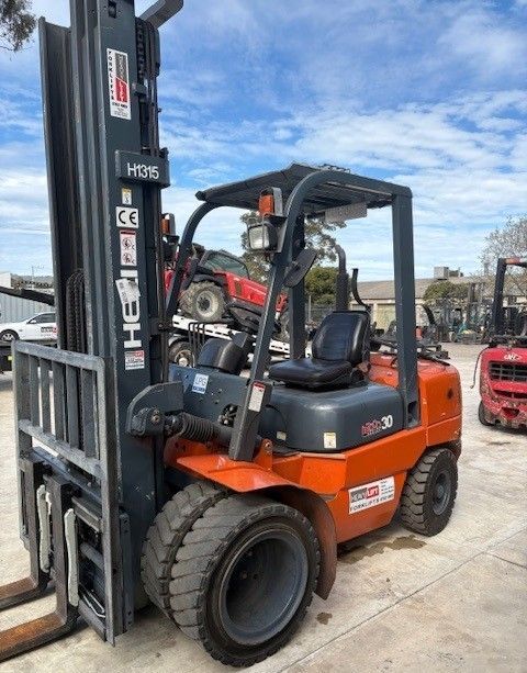 3 tonne and 4 tonne forklift hire melbourne