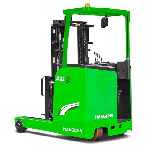 Green Hangcha A25 reach truck in a warehouse setting.